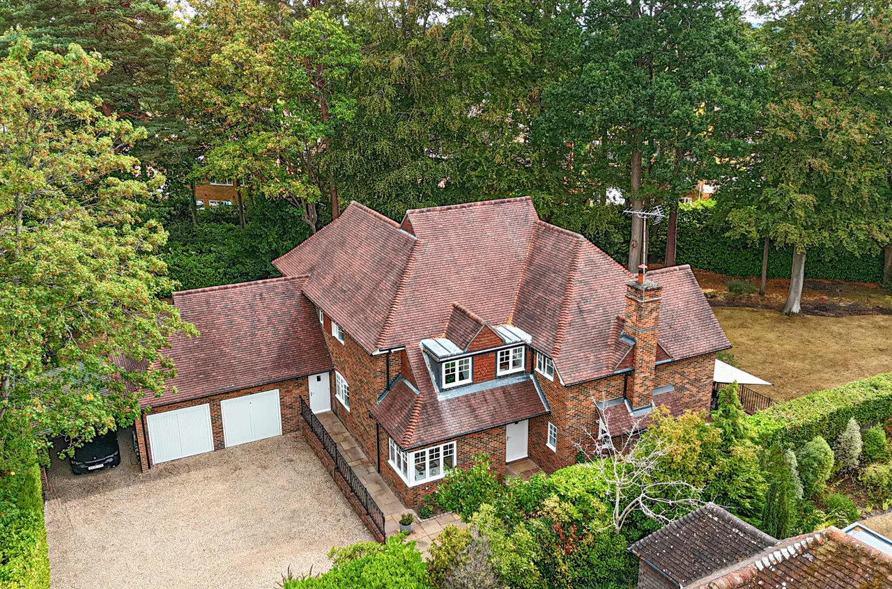 5 bed house for sale, Waverley Avenue, Fleet, GU51