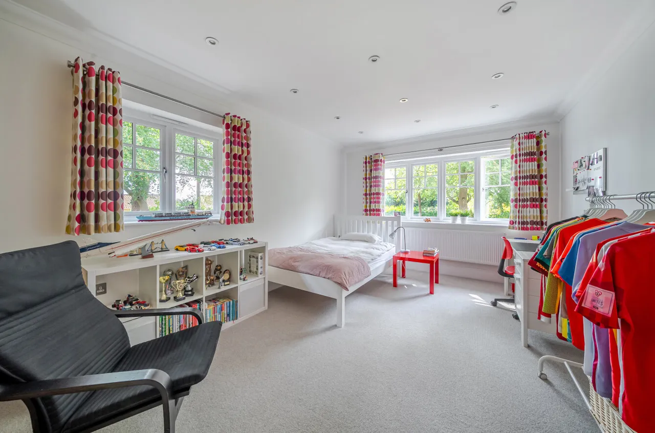 Waverley Avenue, Fleet, GU51, photo 17