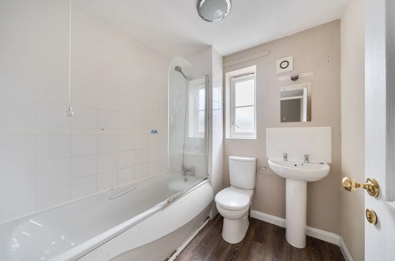 Lewis Close, Chilcompton, BA3, photo 16