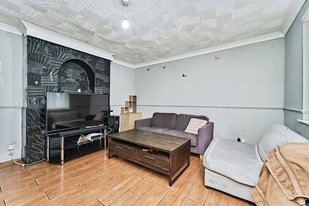 Laburnum Road, Tipton, DY4, photo 3