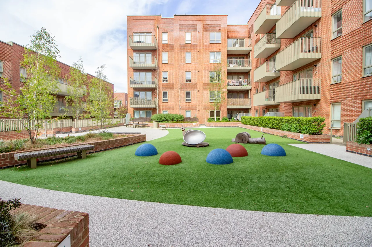 2 bed flat to rent, Oxhey Drive, South Oxhey, WD19