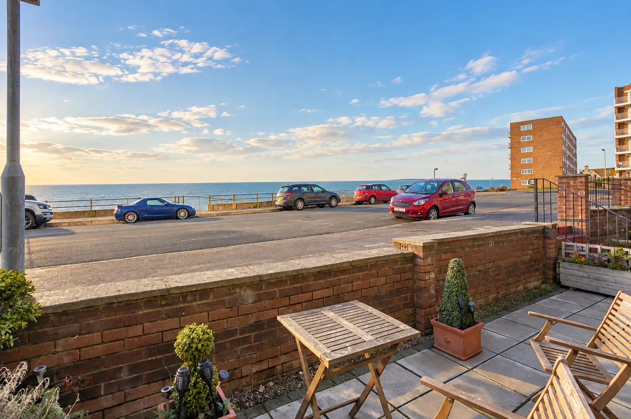 The Parade, Birchington, CT7, photo 4