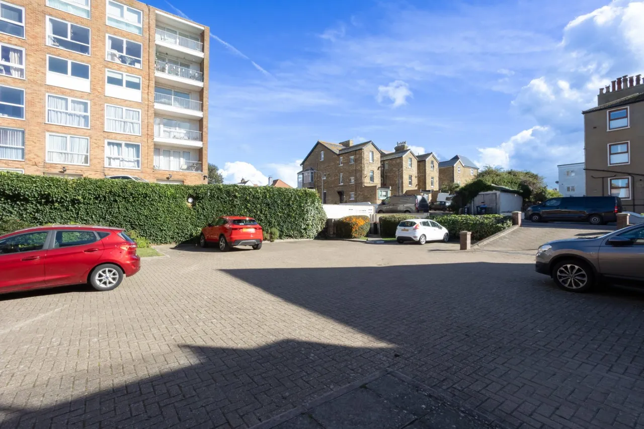 The Parade, Birchington, CT7, photo 10