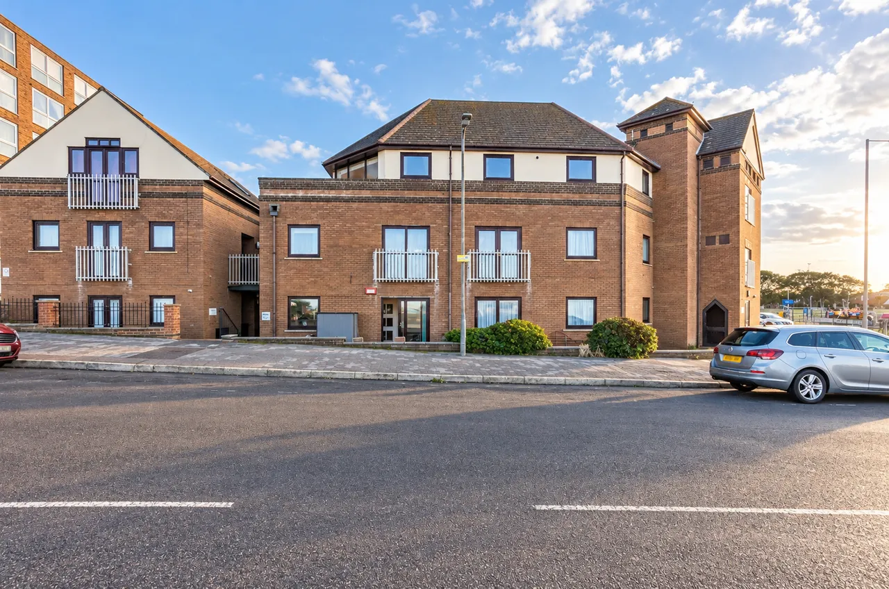 2 bed flat for sale, The Parade, Birchington, CT7