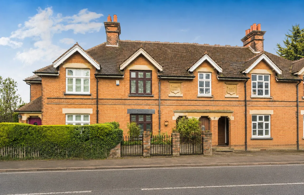 3 bed property for sale, Radlett Road, St Albans, AL2