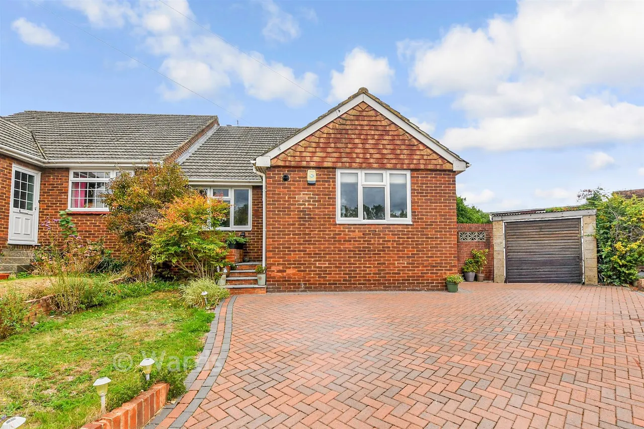3 bed house for sale, Cooper Road, Snodland, ME6