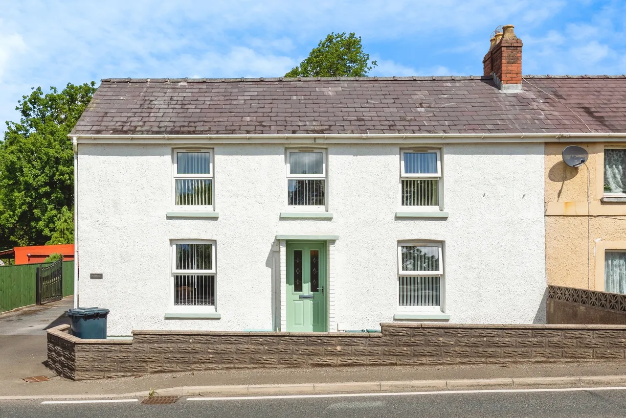 3 bed house for sale — Tenby Road, Carmarthen
