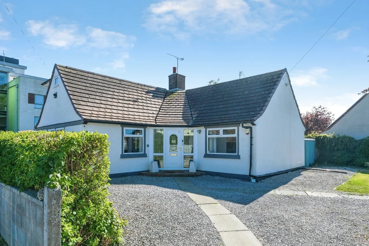3 bed house for sale, Beach Avenue, Prestatyn, LL19
