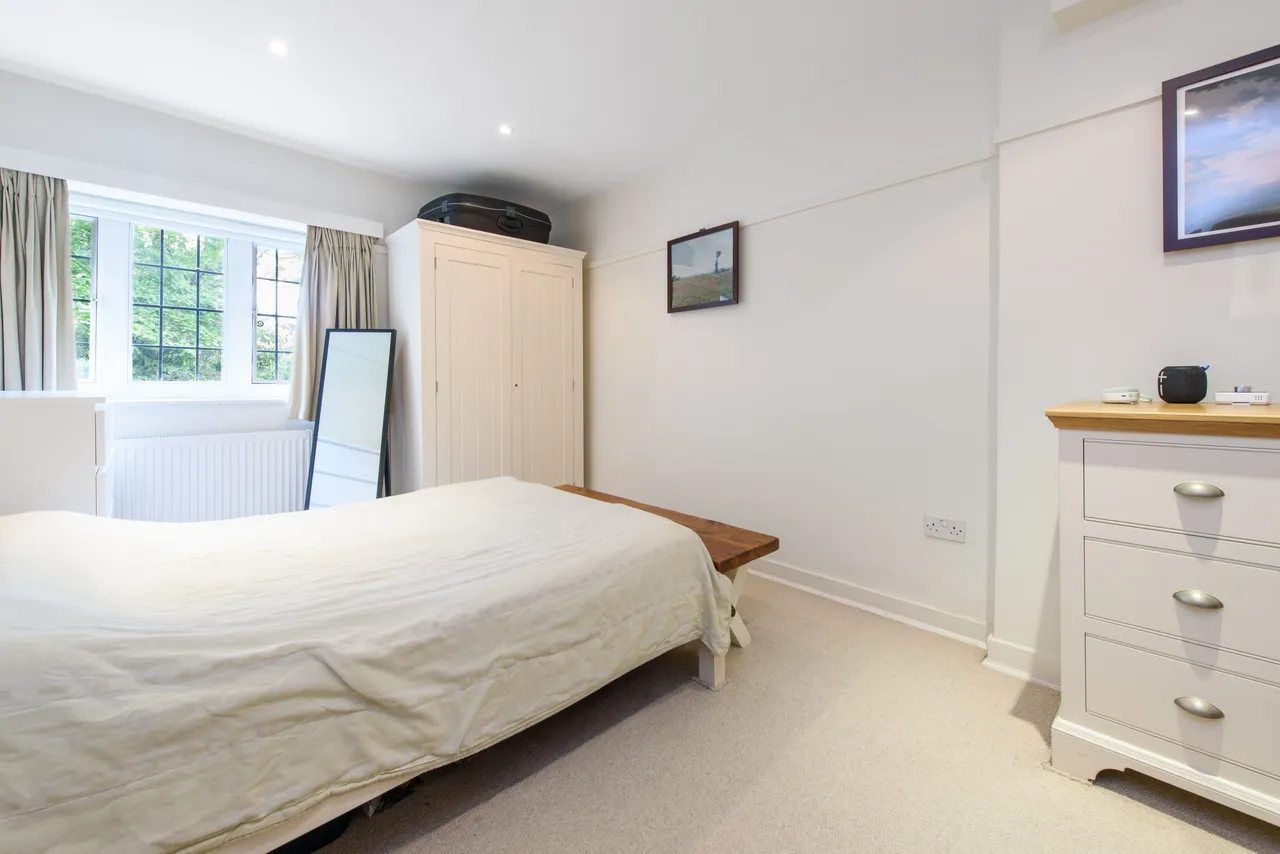 23a Waterlow Court, Heath Close, London, photo 5