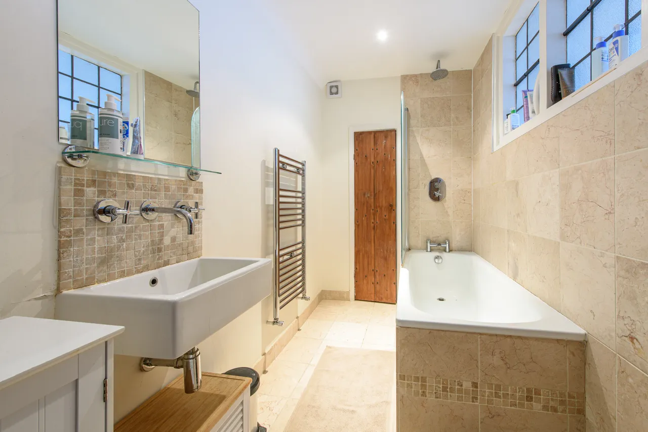 23a Waterlow Court, Heath Close, London, photo 7