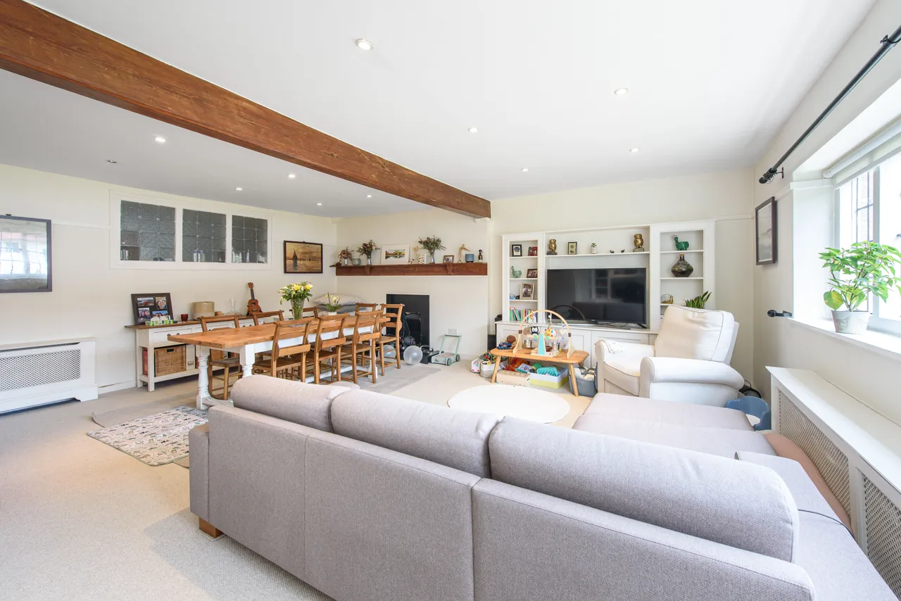 2 bed flat for sale — 23a Waterlow Court, Heath Close, London