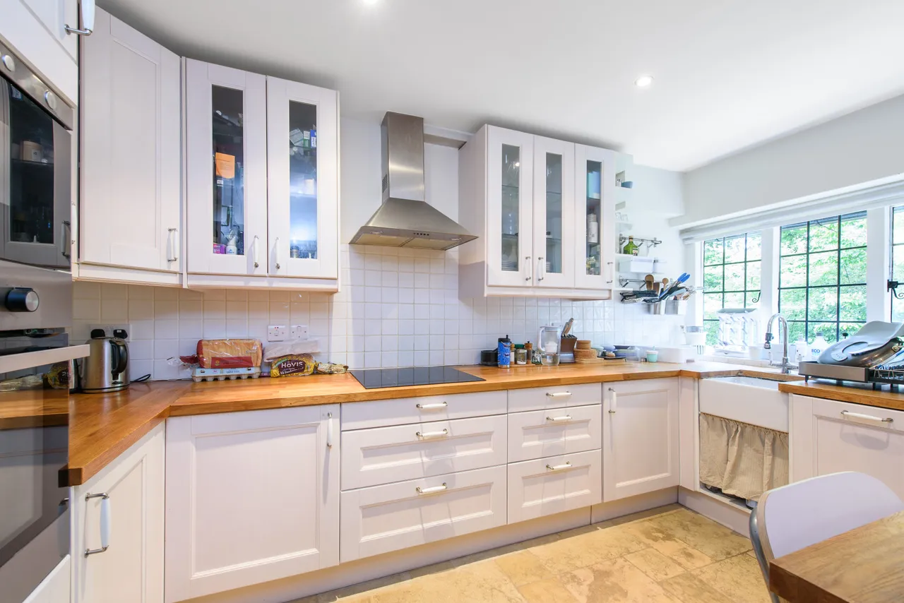 23a Waterlow Court, Heath Close, London, photo 4