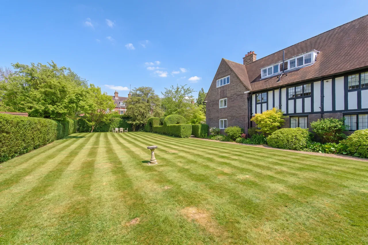 23a Waterlow Court, Heath Close, London, photo 8