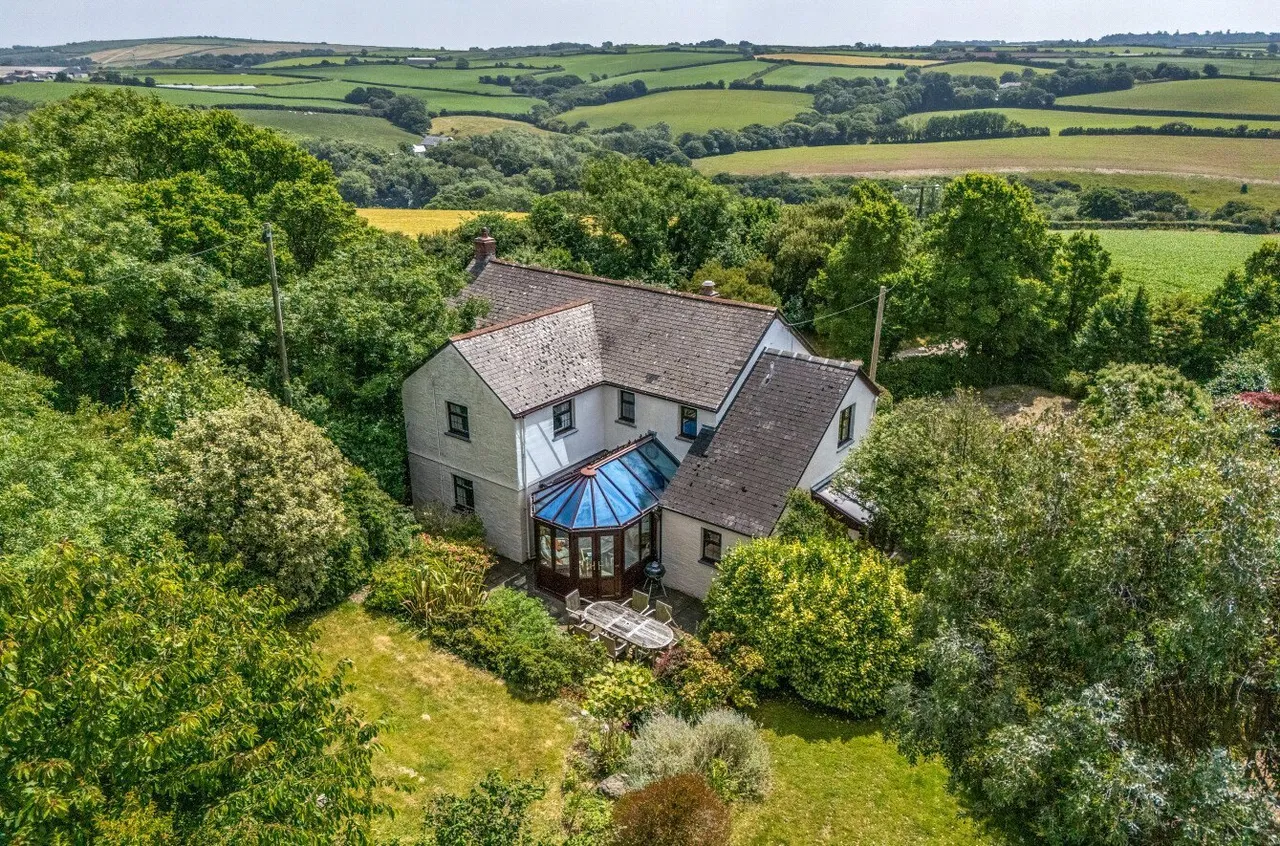 4 bed property for sale, Manaccan, Helston, TR12