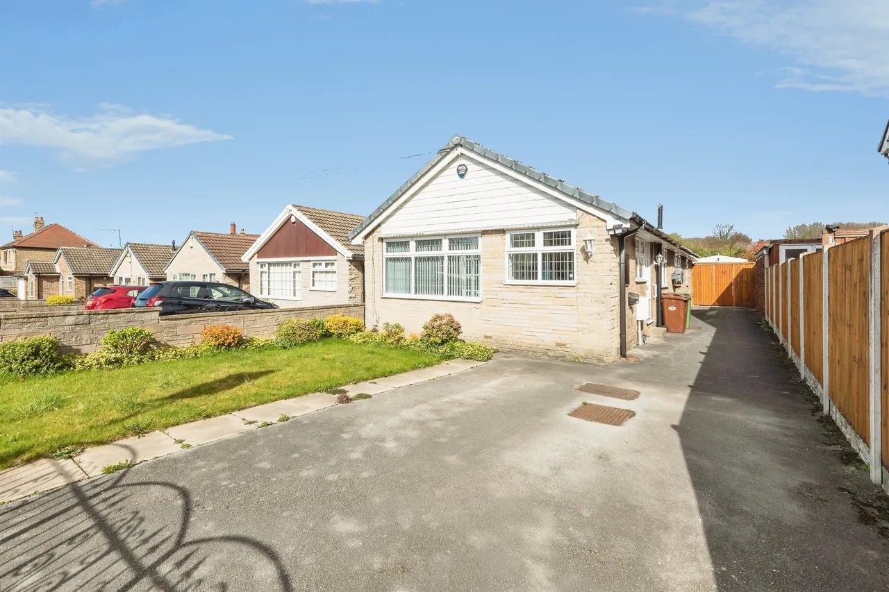3 bed house for sale — Monkhill Lane, Pontefract