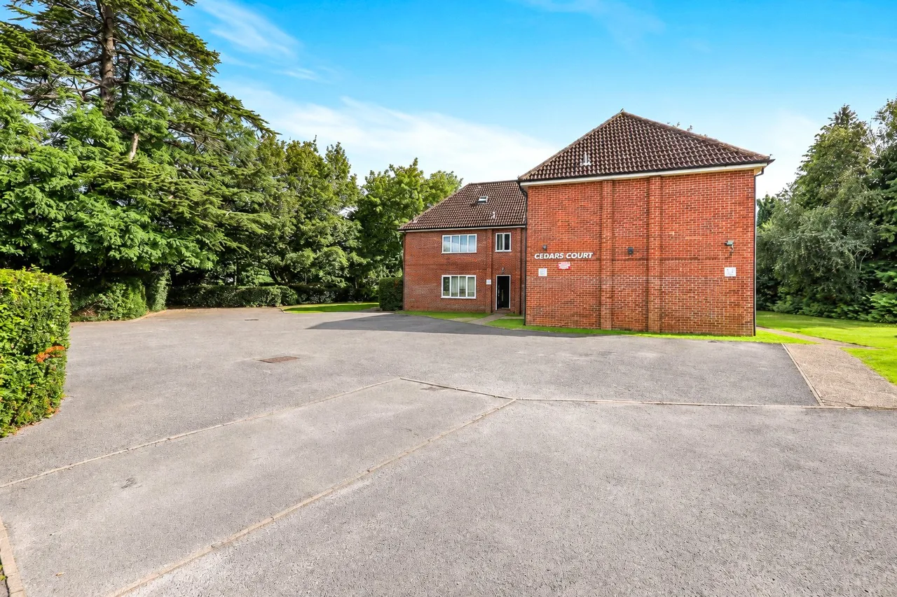 Cedars Court, The Cedars, GU1, photo 9