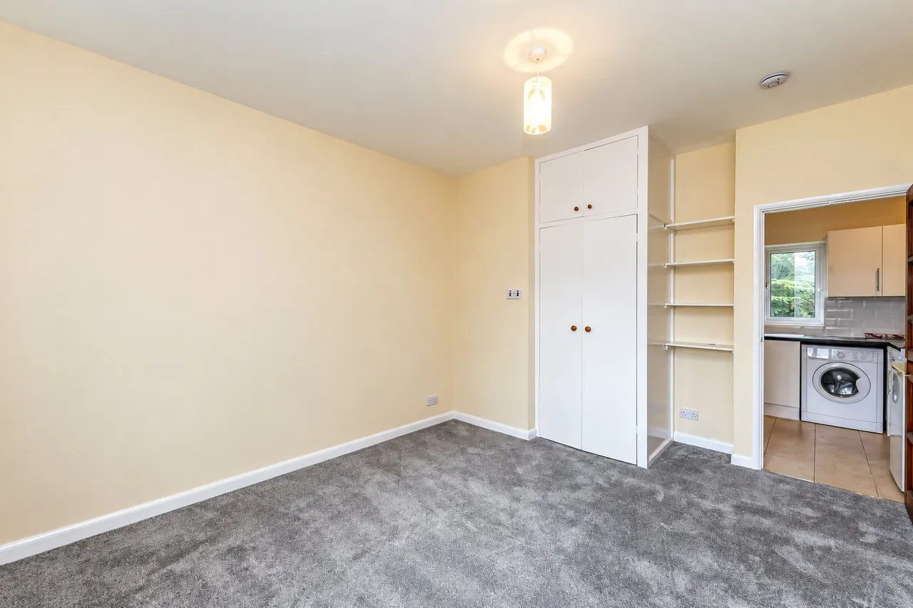 Cedars Court, The Cedars, GU1, photo 4