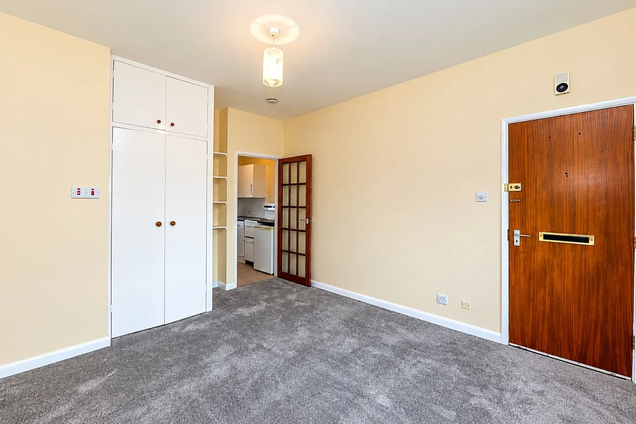 Cedars Court, The Cedars, GU1, photo 8