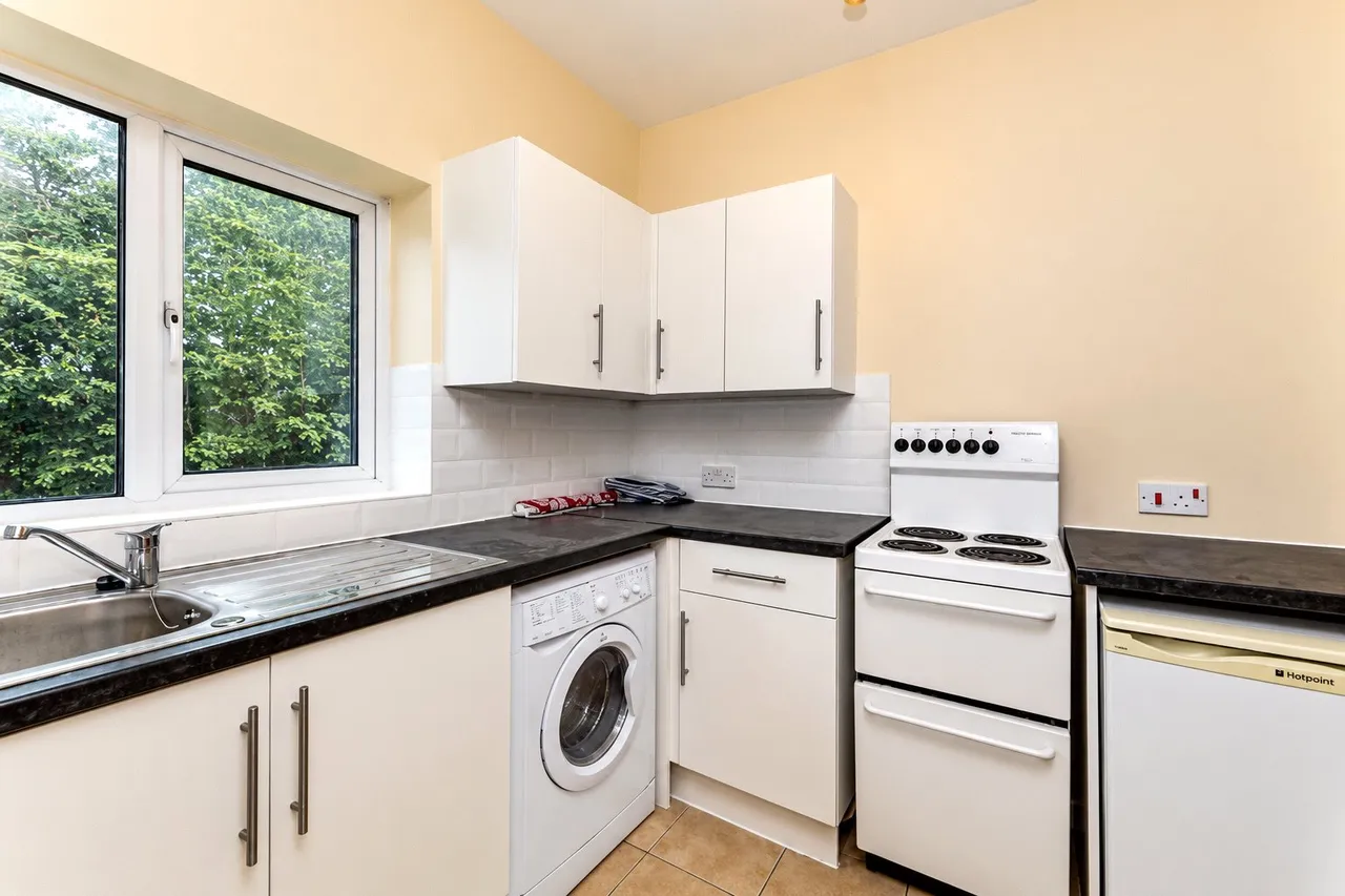 Cedars Court, The Cedars, GU1, photo 6