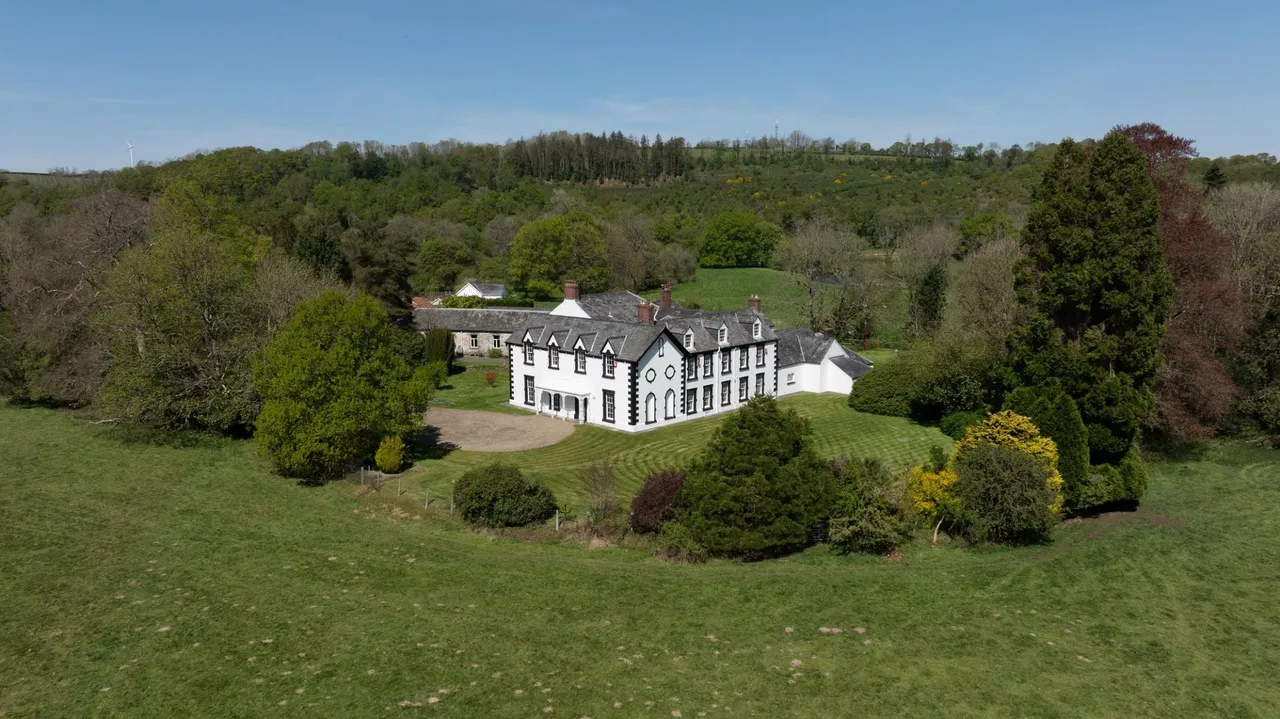 17 bed house for sale, Dolhaidd Mansion, Henllan, SA44