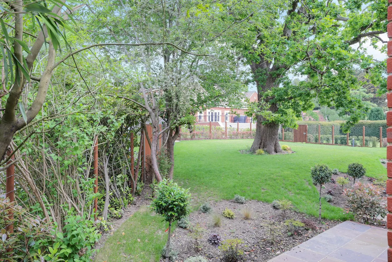 Green Lane, HA6, photo 13