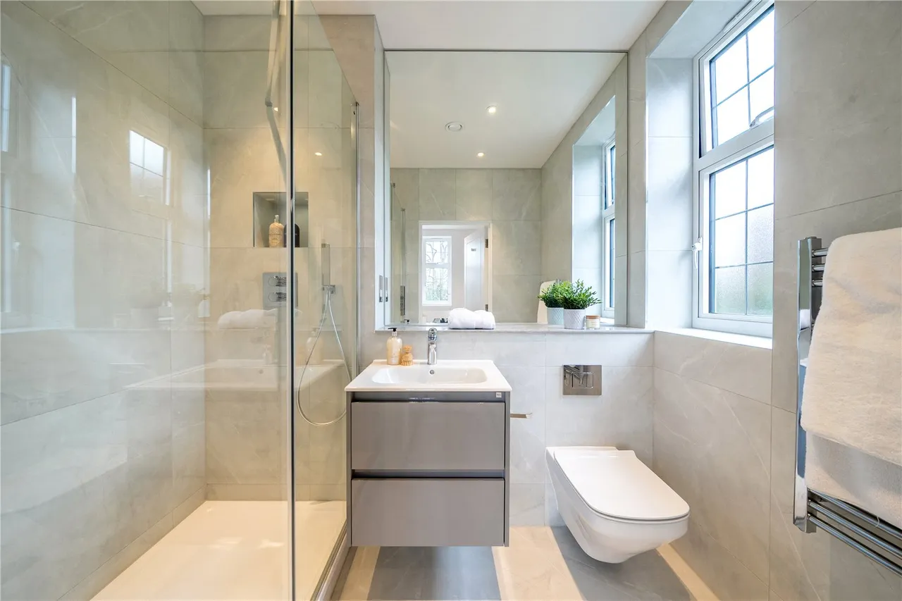 Green Lane, HA6, photo 12