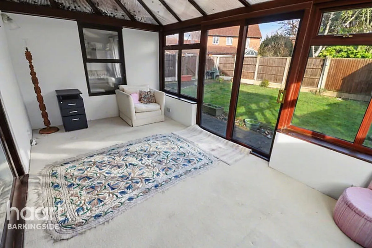 Peel Place, Clayhall, IG5, photo 13