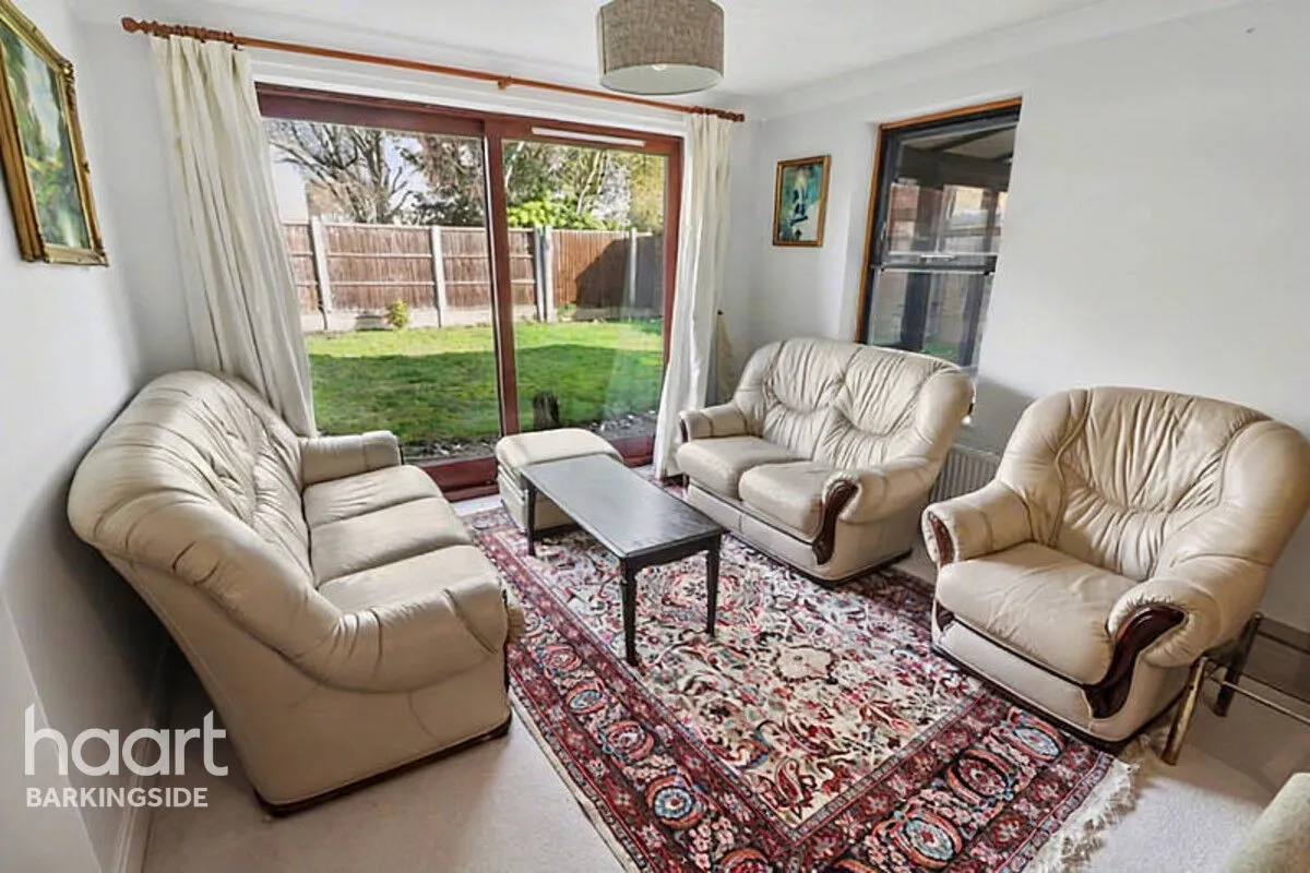 Peel Place, Clayhall, IG5, photo 5