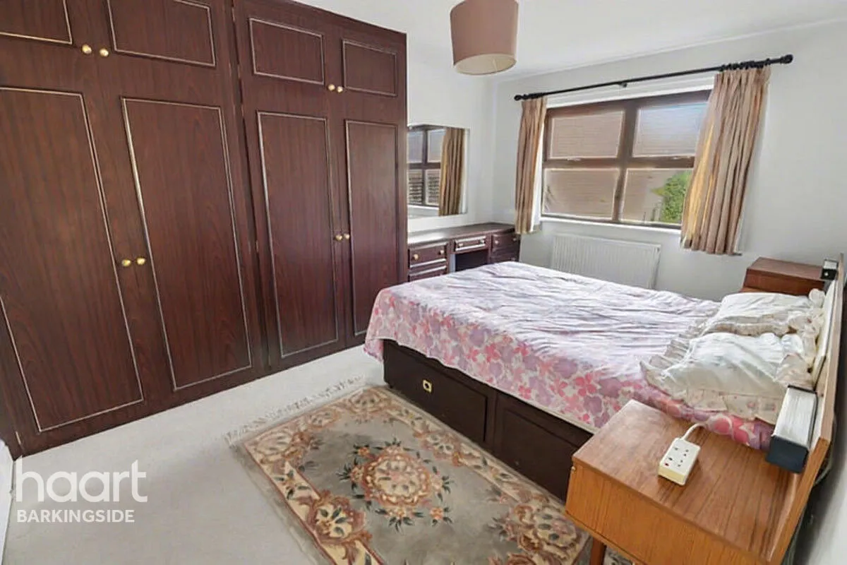 Peel Place, Clayhall, IG5, photo 6