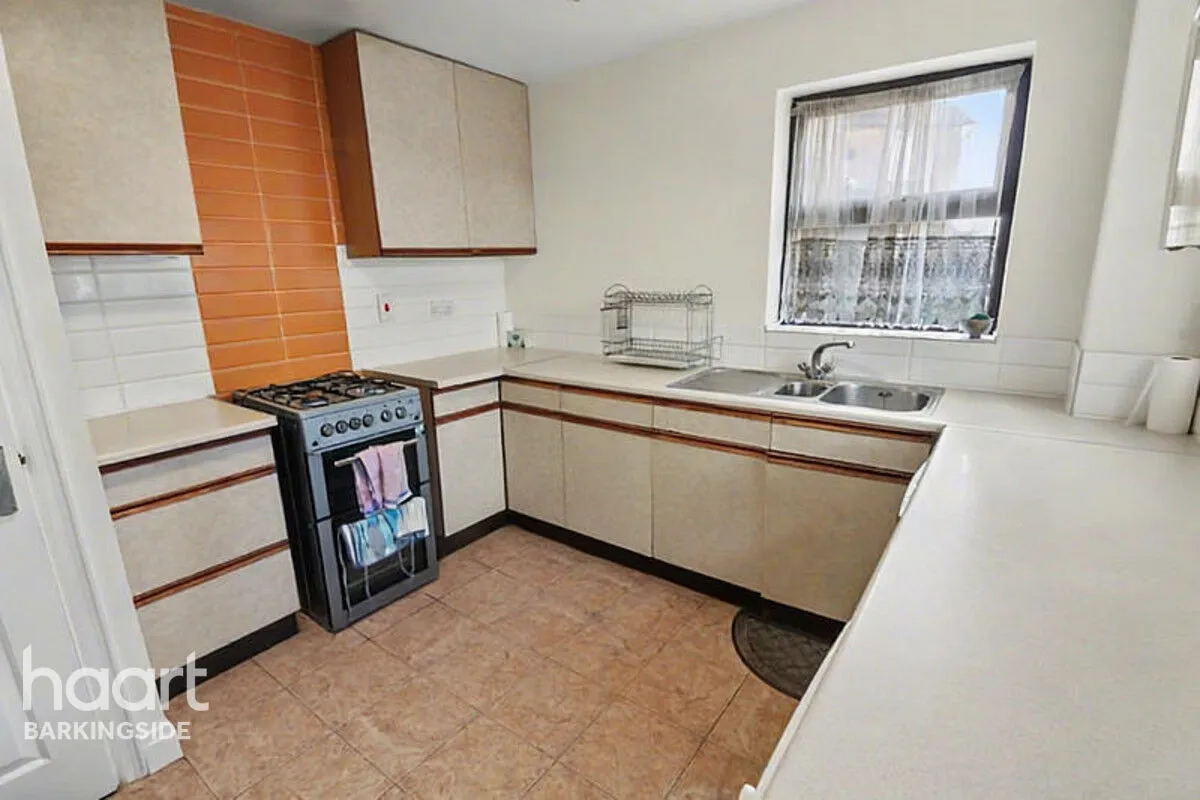 Peel Place, Clayhall, IG5, photo 9