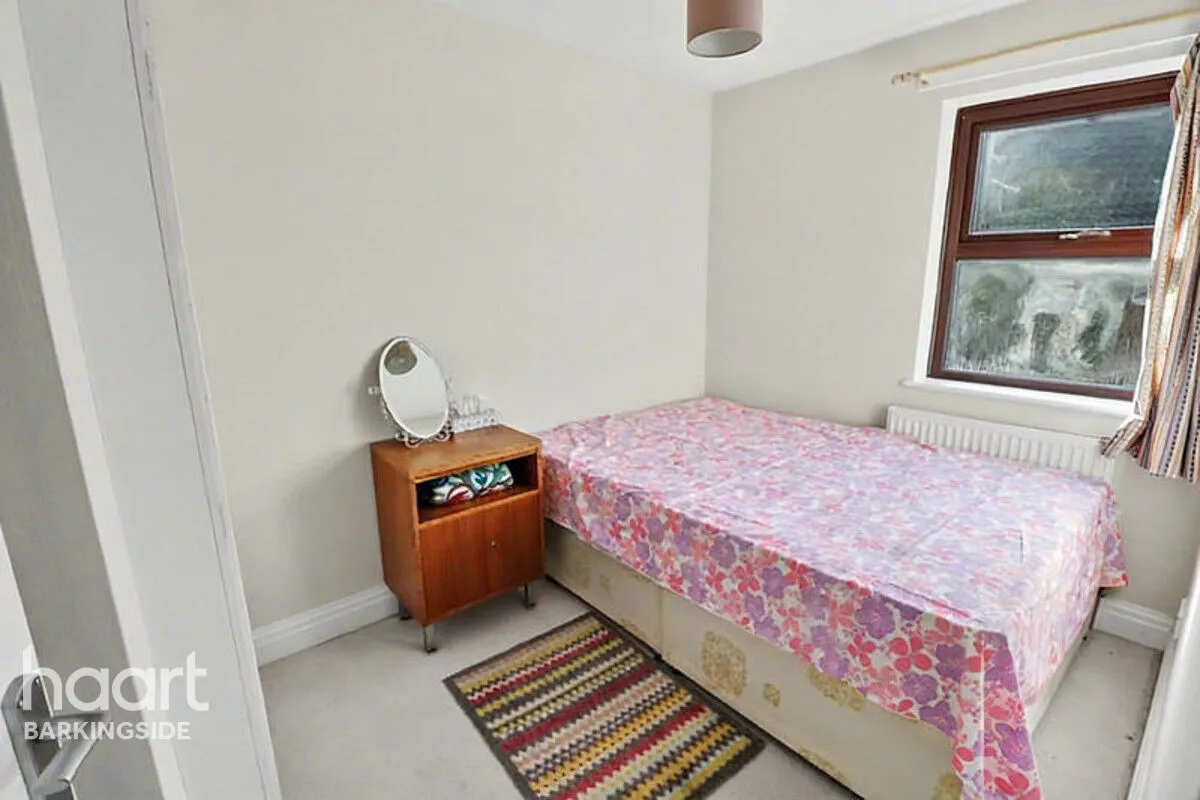 Peel Place, Clayhall, IG5, photo 15