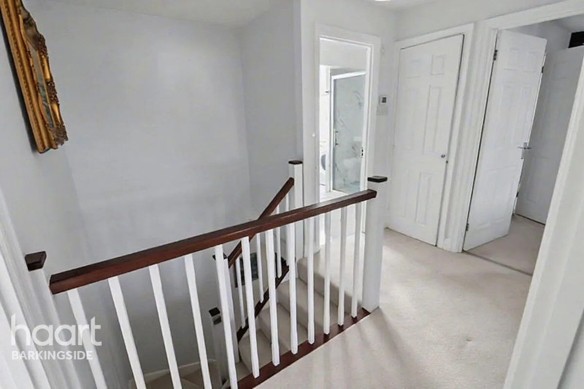 Peel Place, Clayhall, IG5, photo 19