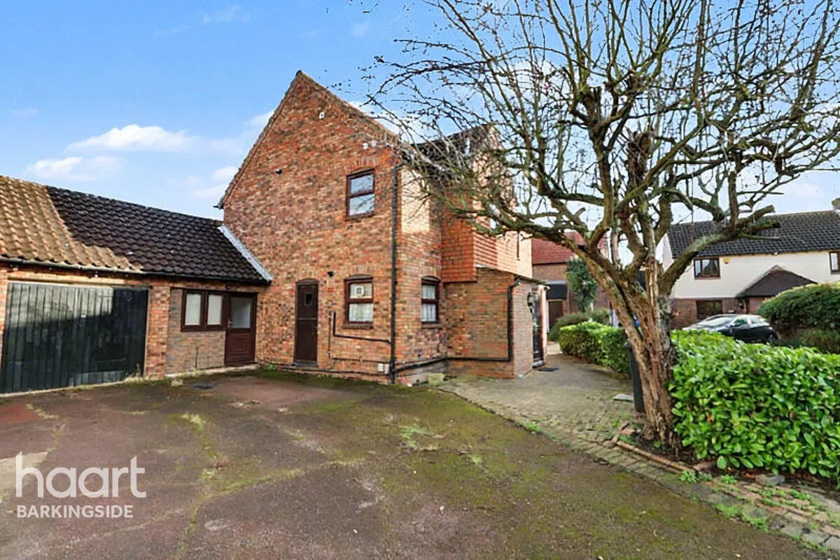 Peel Place, Clayhall, IG5, photo 2