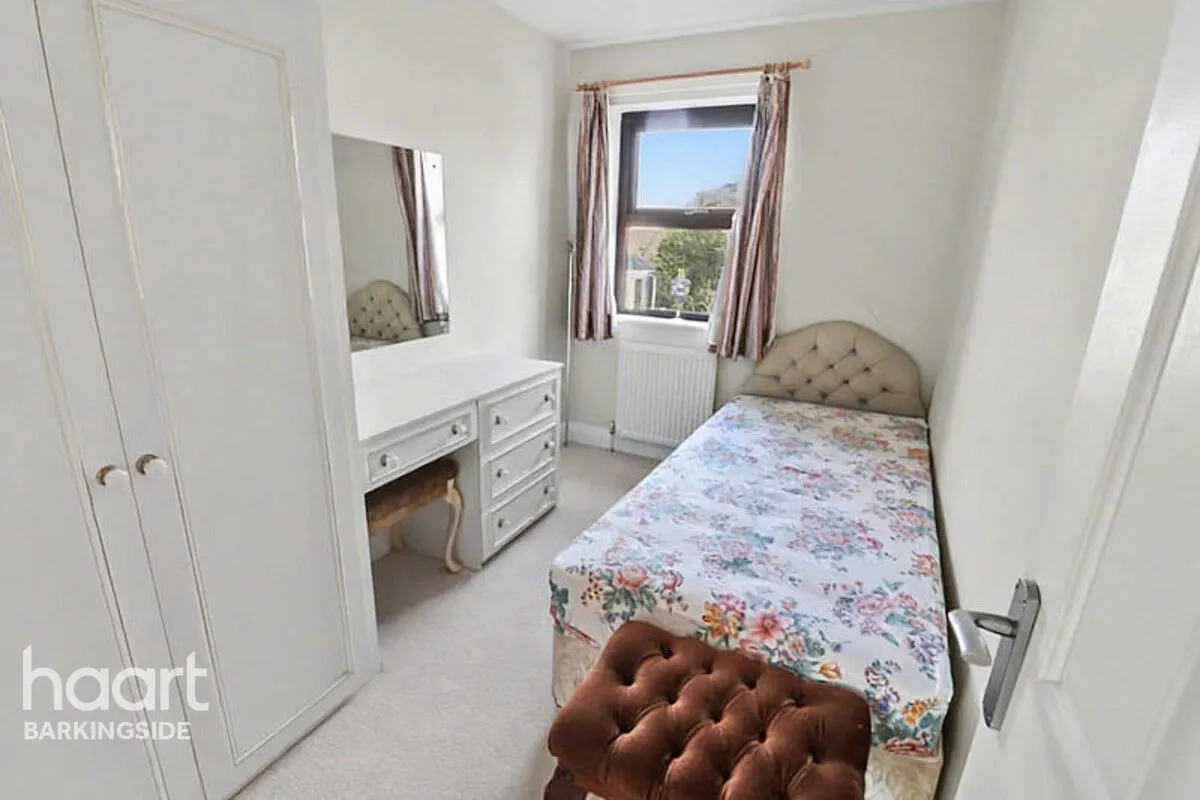 Peel Place, Clayhall, IG5, photo 16