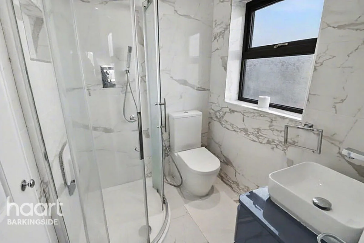 Peel Place, Clayhall, IG5, photo 18