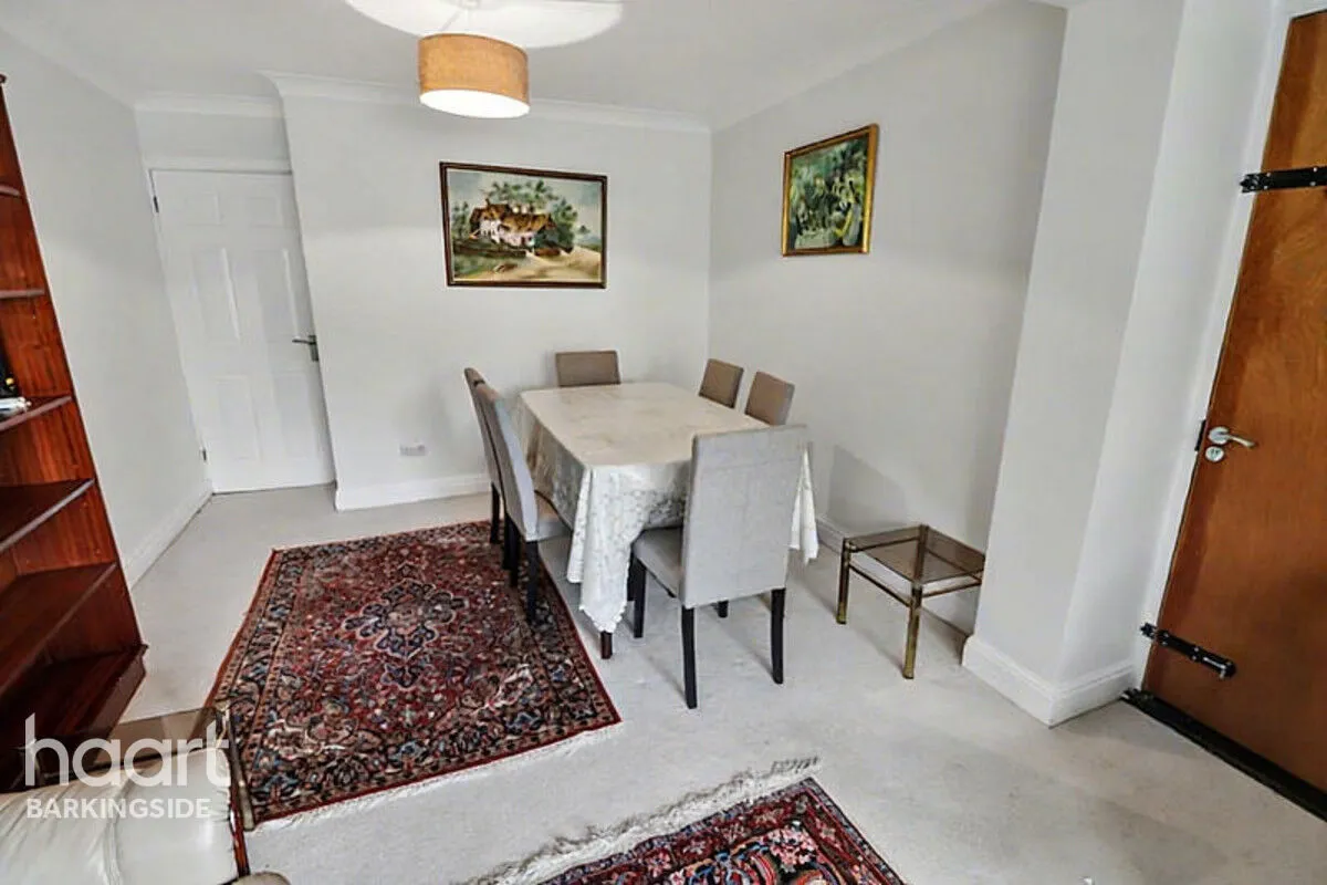 Peel Place, Clayhall, IG5, photo 10