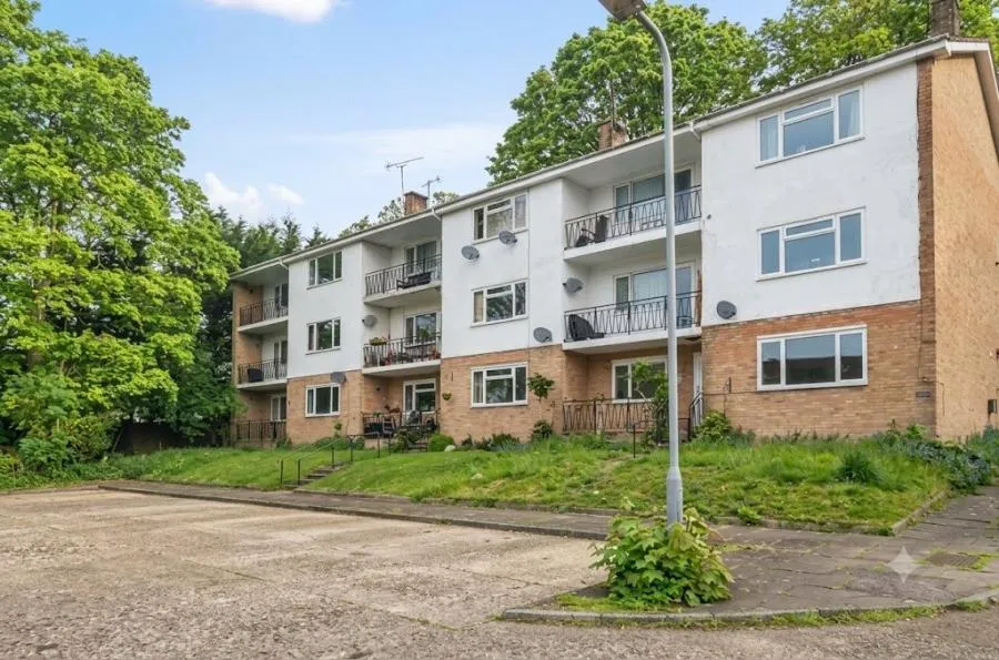 2 bed flat for sale, Cedar Court, High Wycombe, HP13