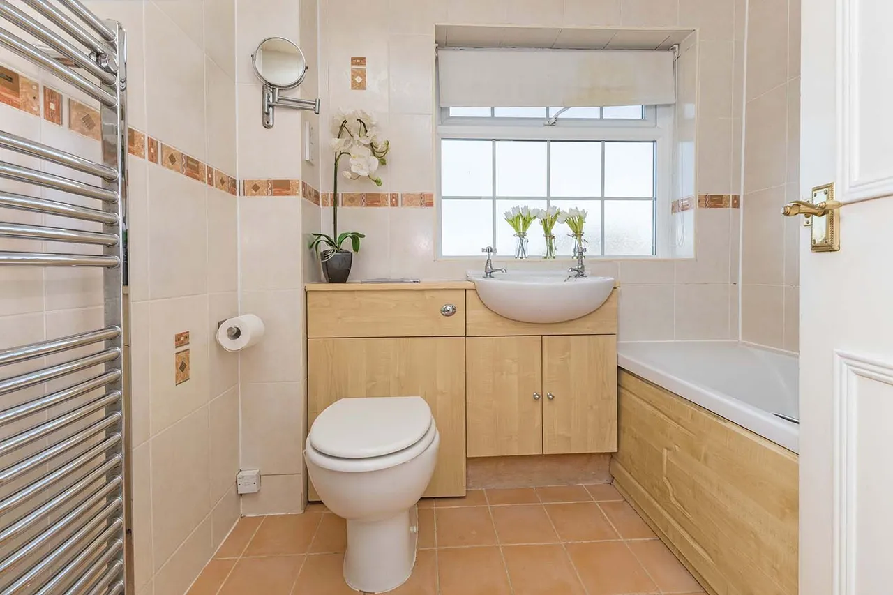 Lyneham Gardens, Cranbrook Drive, Maidenhead, Berkshire, photo 22