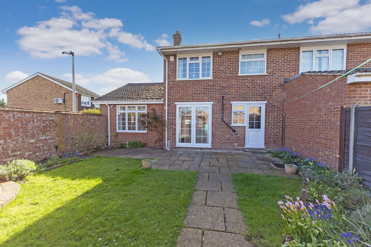 Lyneham Gardens, Cranbrook Drive, Maidenhead, Berkshire, photo 4