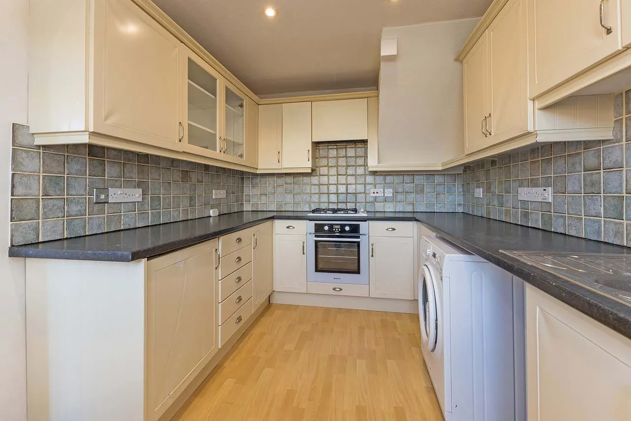 Lyneham Gardens, Cranbrook Drive, Maidenhead, Berkshire, photo 13