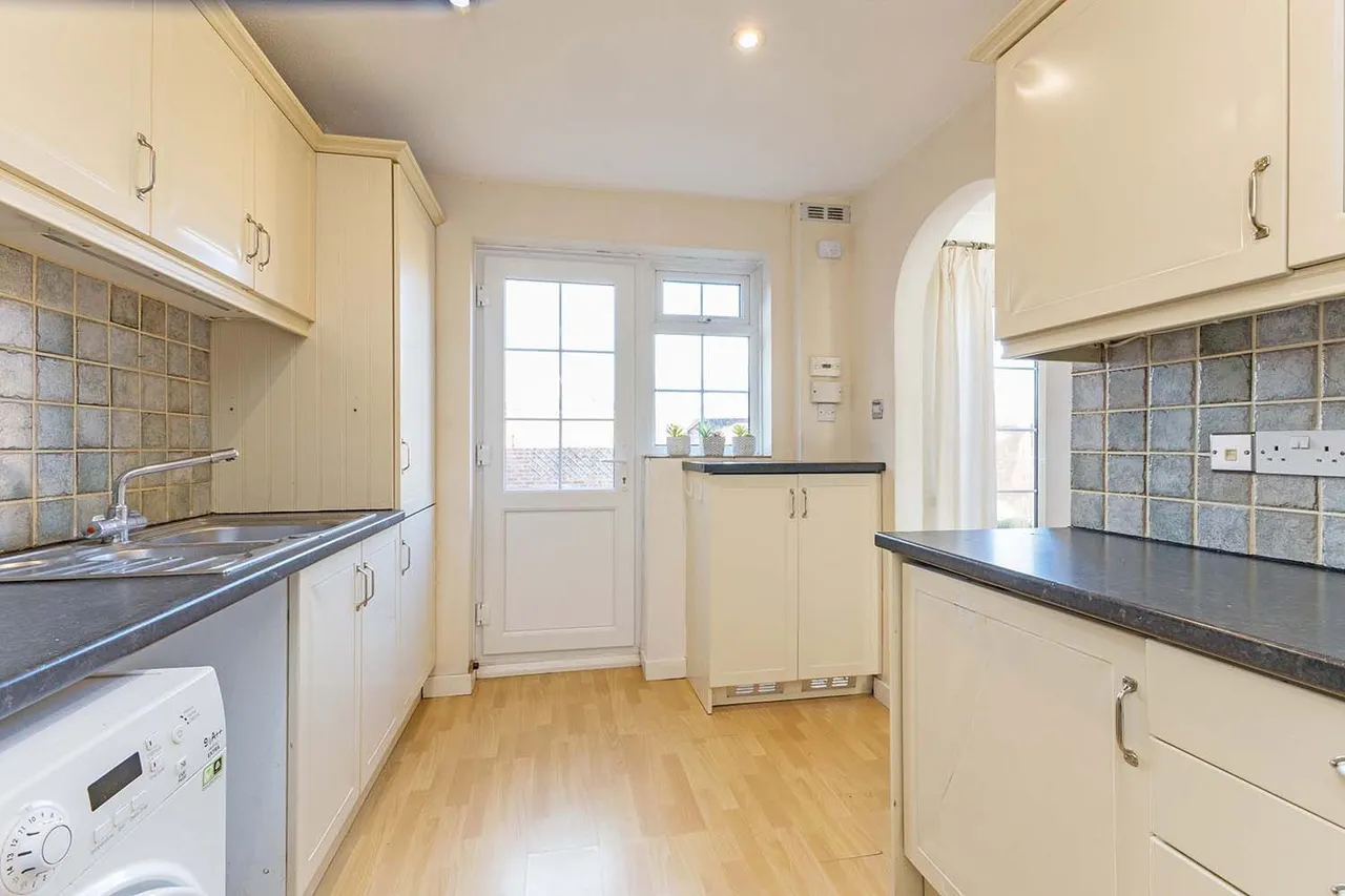 Lyneham Gardens, Cranbrook Drive, Maidenhead, Berkshire, photo 14