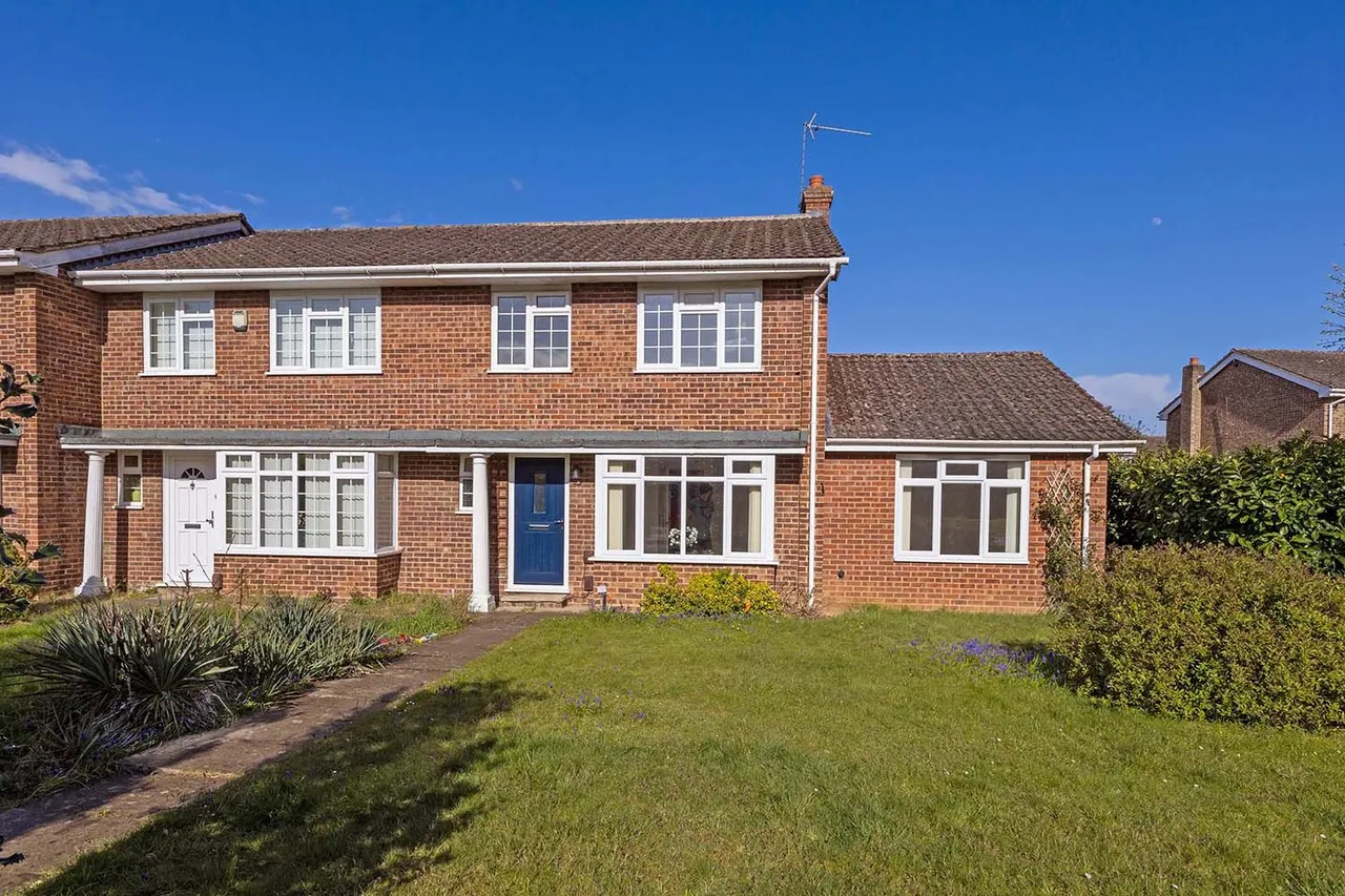 Lyneham Gardens, Cranbrook Drive, Maidenhead, Berkshire, photo 25