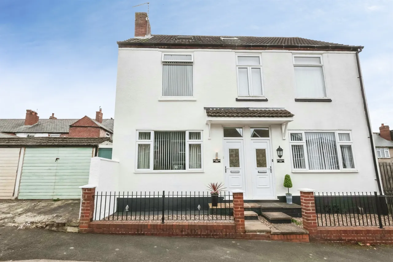 2 bed house for sale — Yew Tree Lane, Rowley Regis