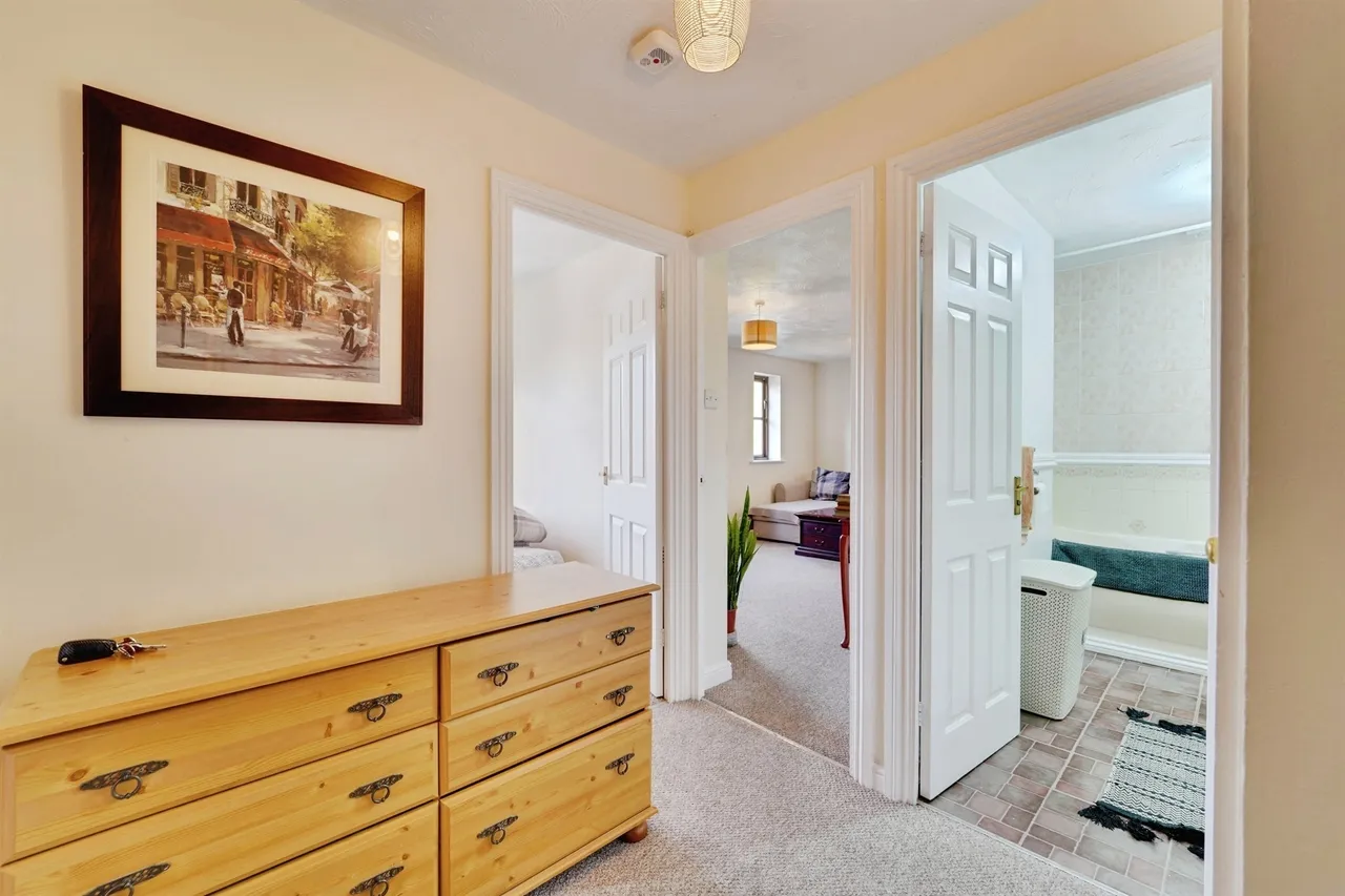 Redwood Grove, Bedford, MK42, photo 2