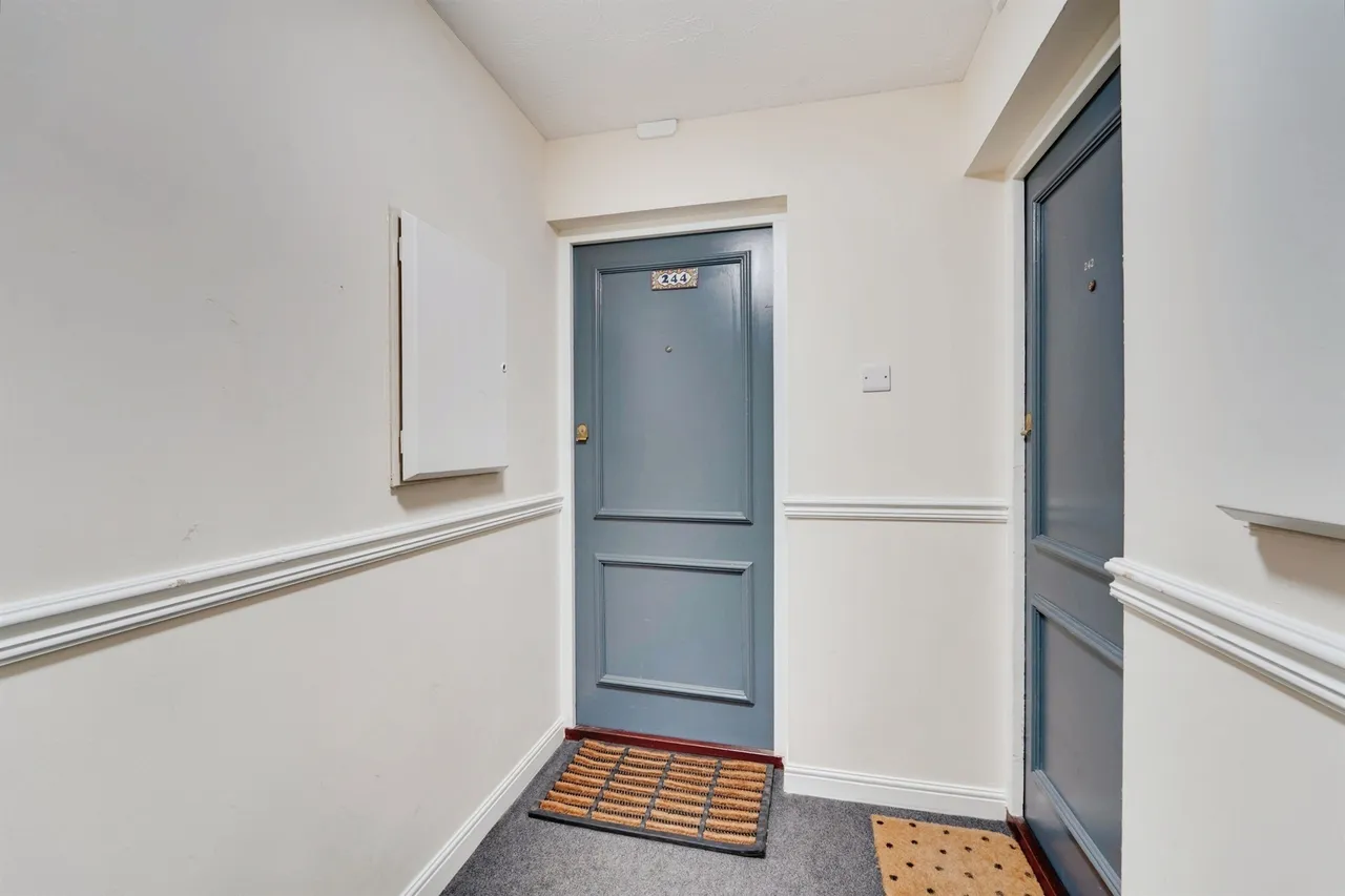 Redwood Grove, Bedford, MK42, photo 18