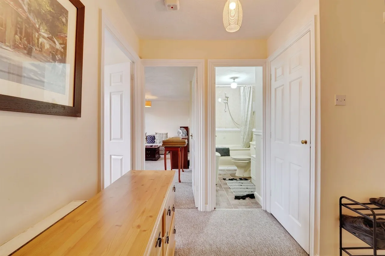 Redwood Grove, Bedford, MK42, photo 16
