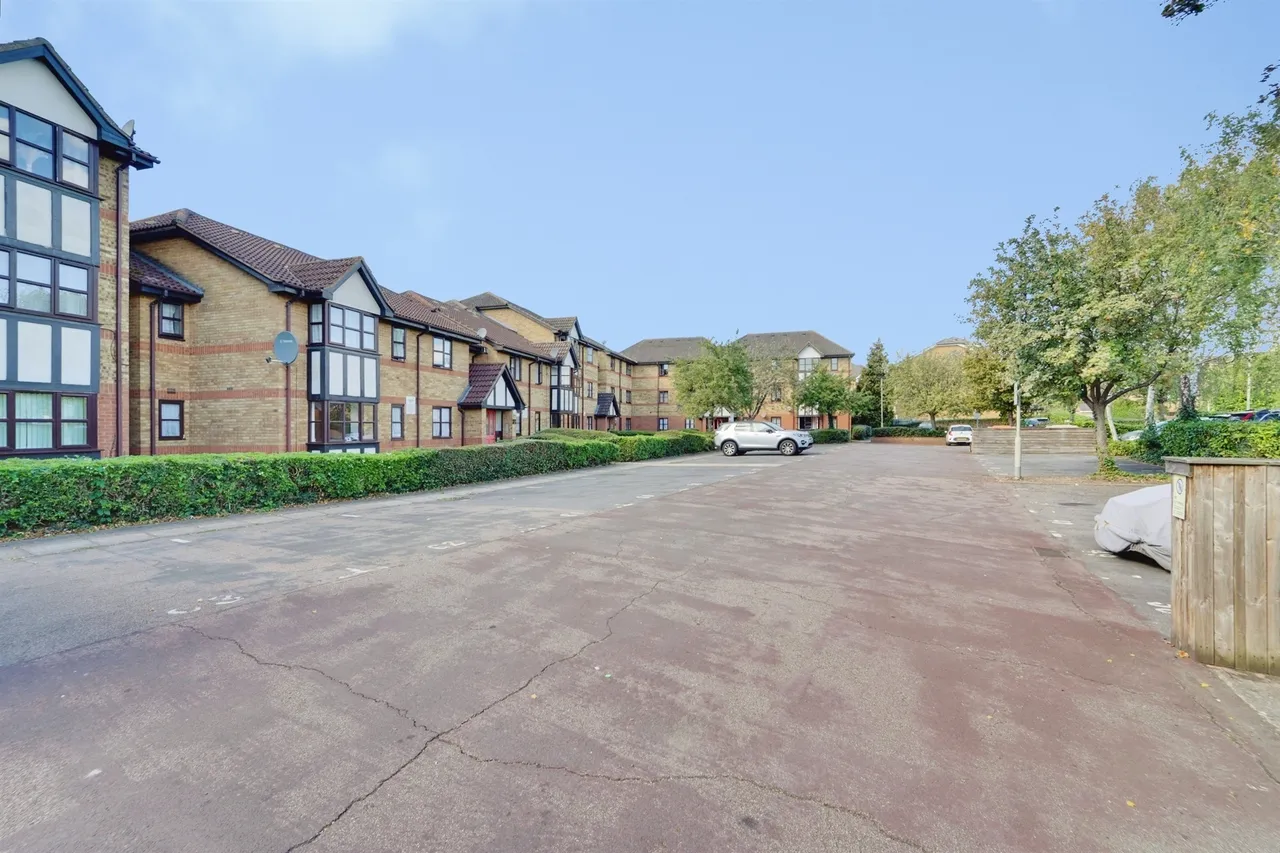 Redwood Grove, Bedford, MK42, photo 15