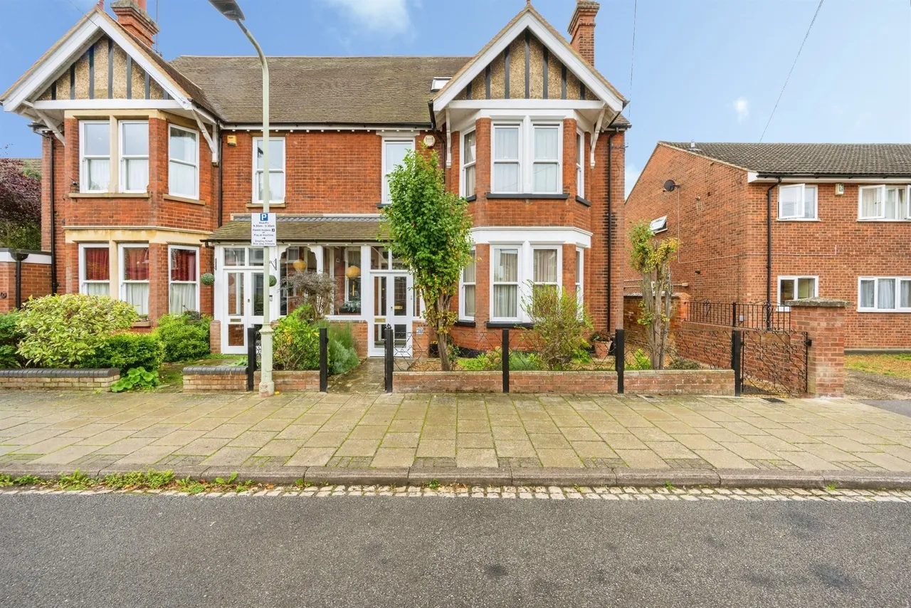 5 bed house for sale, Beverley Crescent, Bedford, MK40