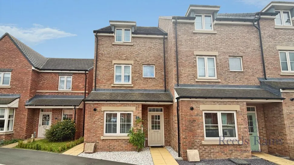 4 bed house for sale — Whitworth Park Drive, Houghton Le Spring, Tyne and Wear, DH4