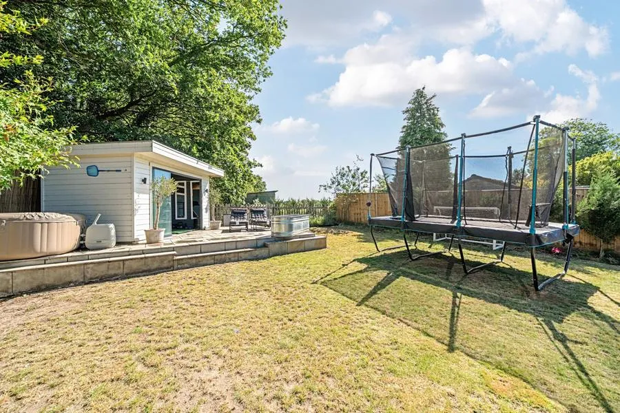 Rapleys Field, Pirbright, GU24, photo 20